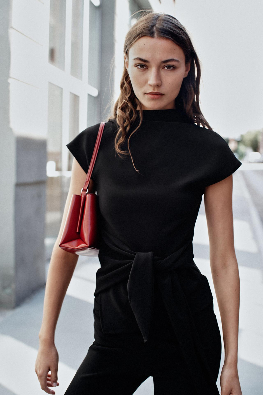 ZARA ТОП СО СБОРКАМИ И ПОЯСОМ, ЧЕРНЫЙ