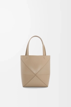 Loewe Мини-сумка Puzzle Fold из блестящей телячьей кожи, песочный