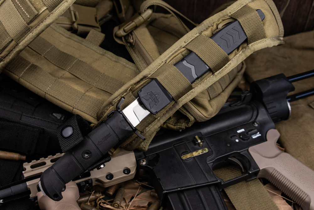 Нож Kizlyar Supreme VECTOR AUS-8 SW BKH PS (StoneWash, Black Kraton Handle, Polyamide Sheath)
