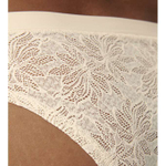 Трусы женские Triumph Smart Lace Brazilian