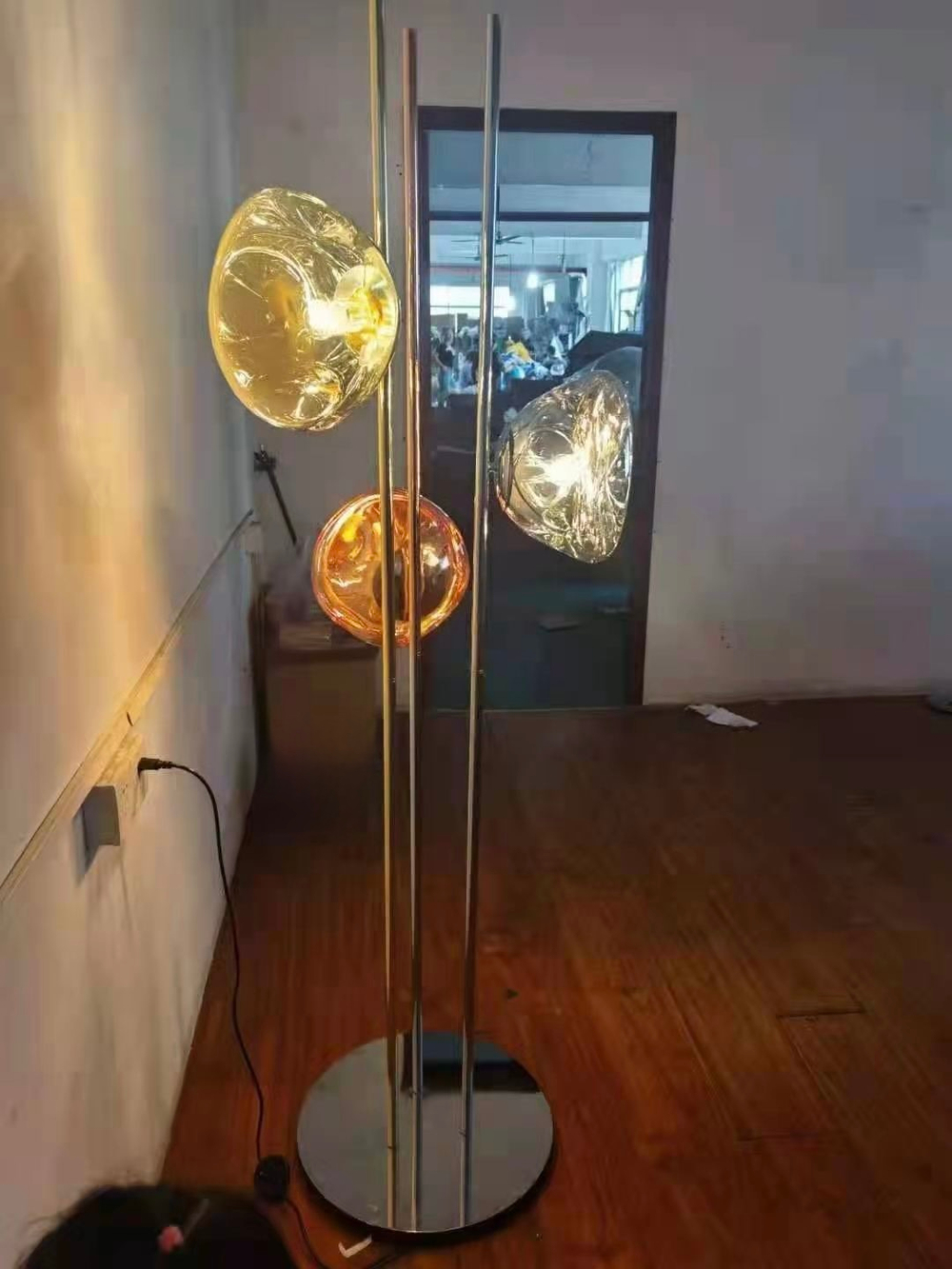 Floor design lamp Melt D34 by Tom Dixon