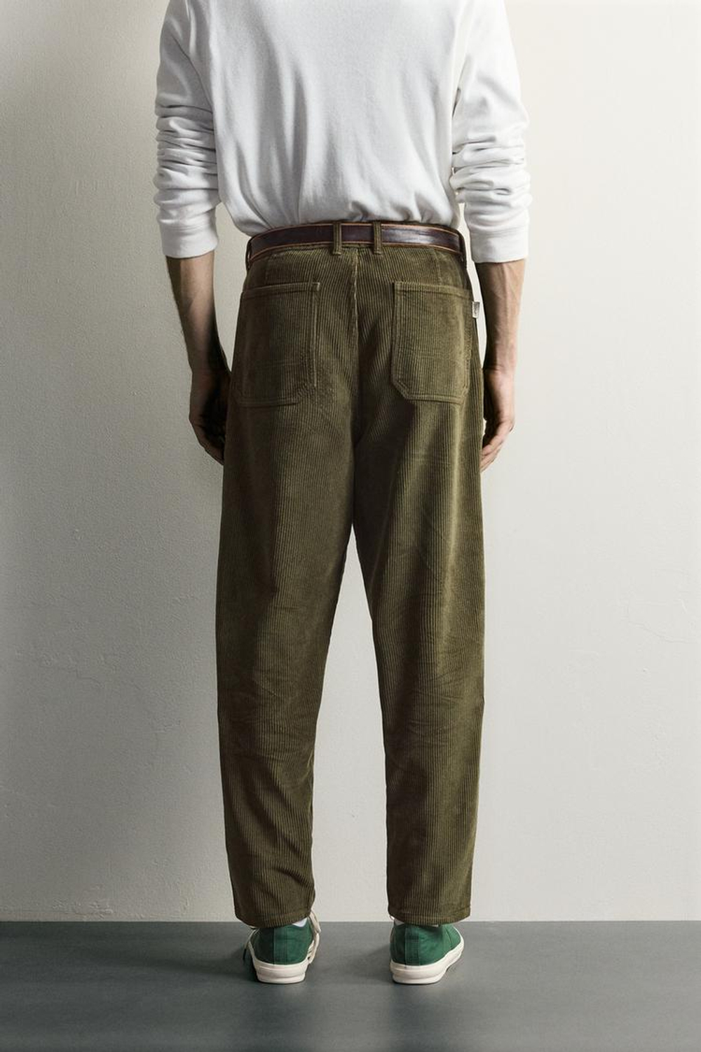 ZARA ВЕЛЬВЕТОВЫЕ БРЮКИ CARROT FIT С ЭФФЕКТОМ ПОТЕРТОСТИ, ХАКИ