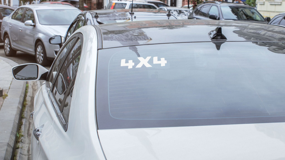 Наклейка на авто "4х4" 14х6 черный