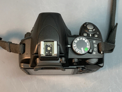 Nikon D3100 kit 18-55mm 2.300 кадров