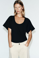ФУТБОЛКА С КРУГЛЫМ ВЫРЕЗОМ — ZARA