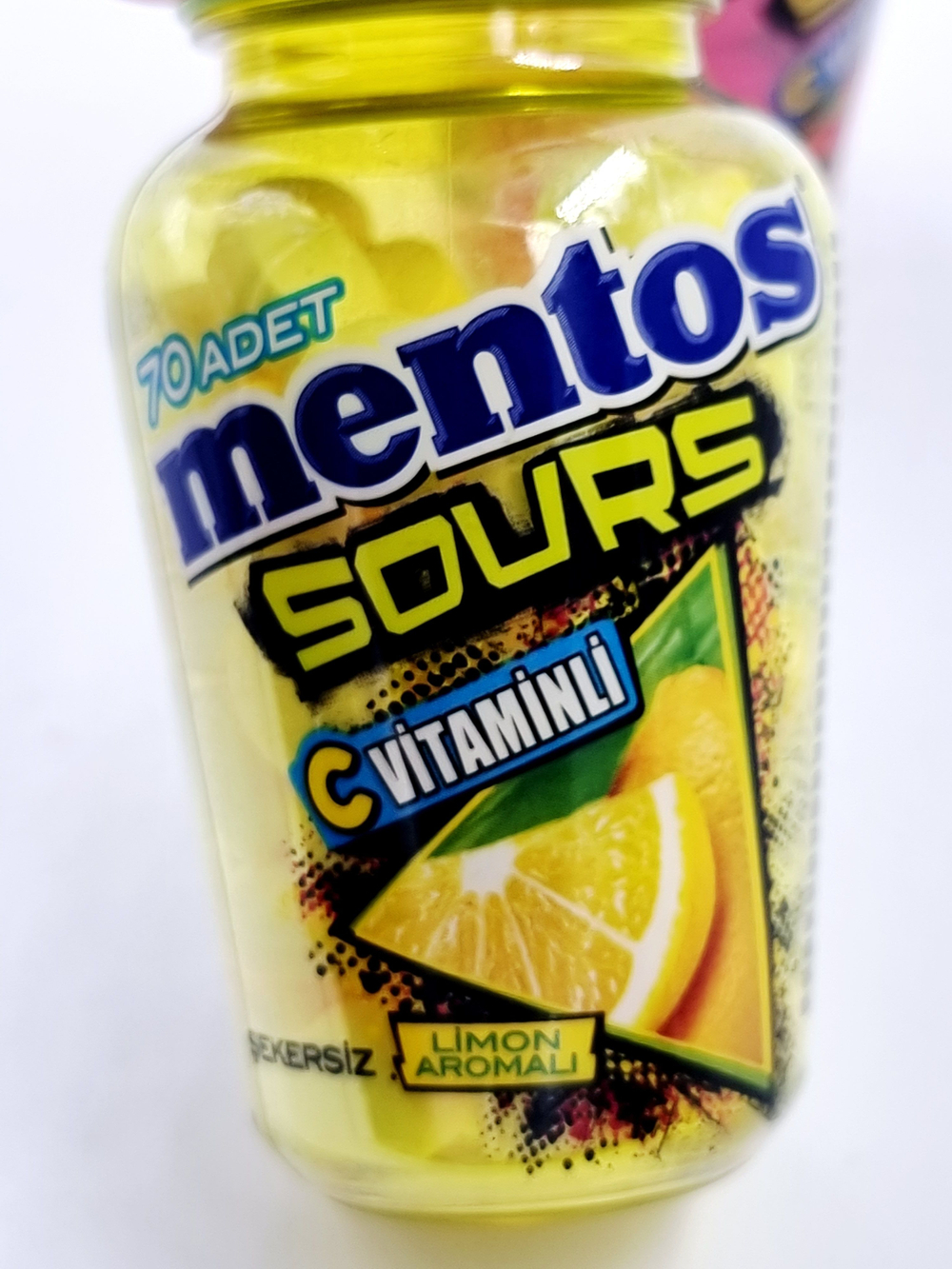 MENTOS Sours Кислый апельсин, лимон, клубника набор освежающих пастилок с витамином С (3 шт. по 49 г) 147 г (Турция)