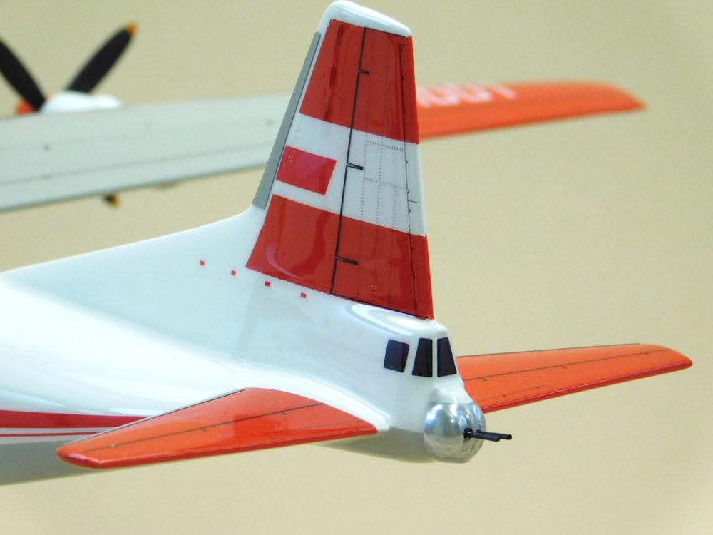 Модель самолета Ан-12 (М1:100, Аэрофлот полярный СССР-11234) с шасси