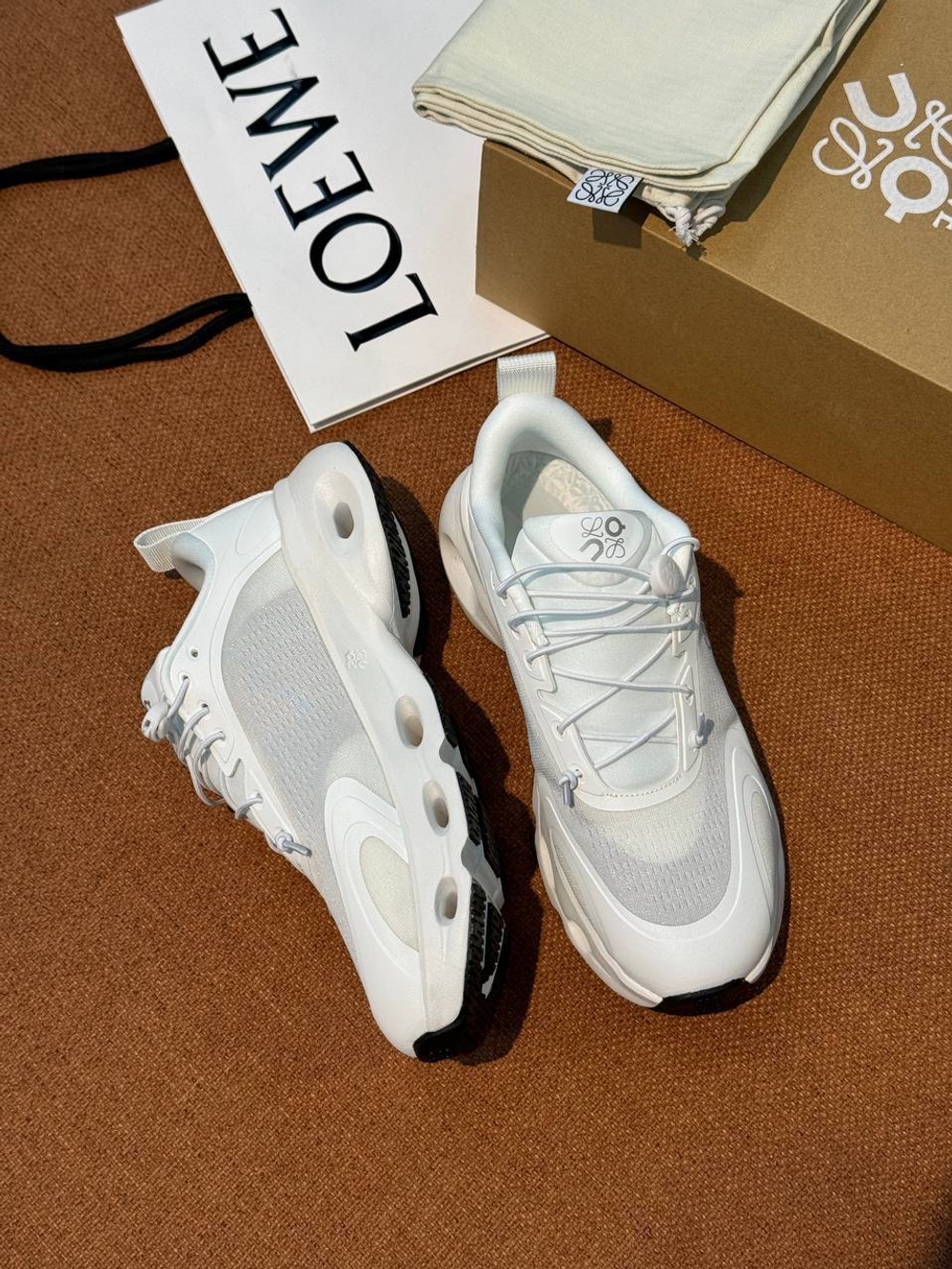 Кроссовки On Running x Loewe