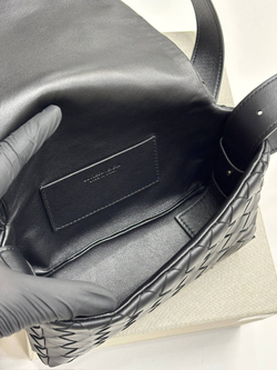 Сумка через плечо Bottega Veneta Intrecciato Mini Bag with Flap