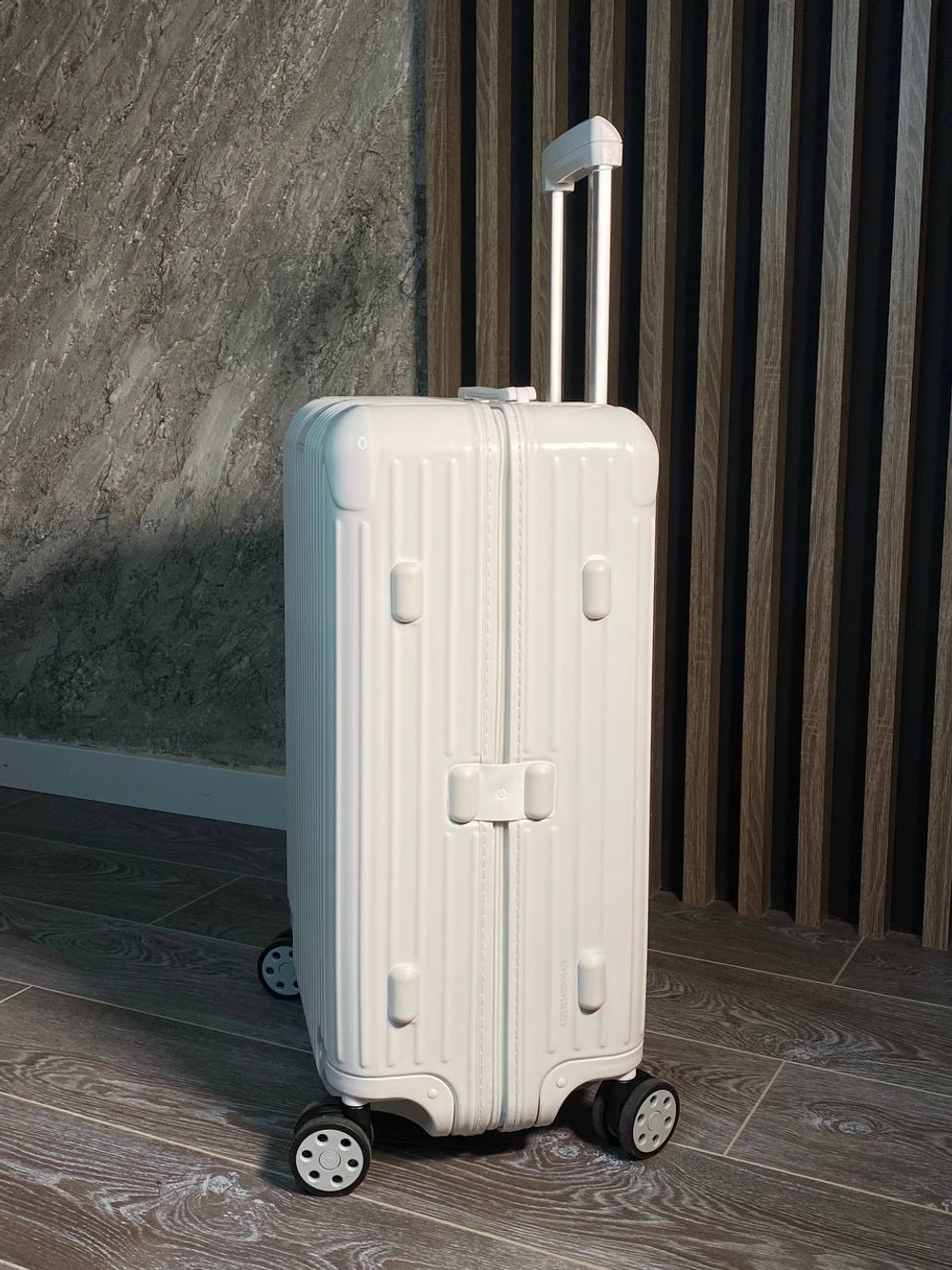 Чемодан Rimowa Essential