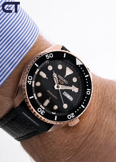Seiko SRPD76K1 5 Sports SKX мужские наручные часы — автоматические часы в чёрно-розово-золотистой гамме