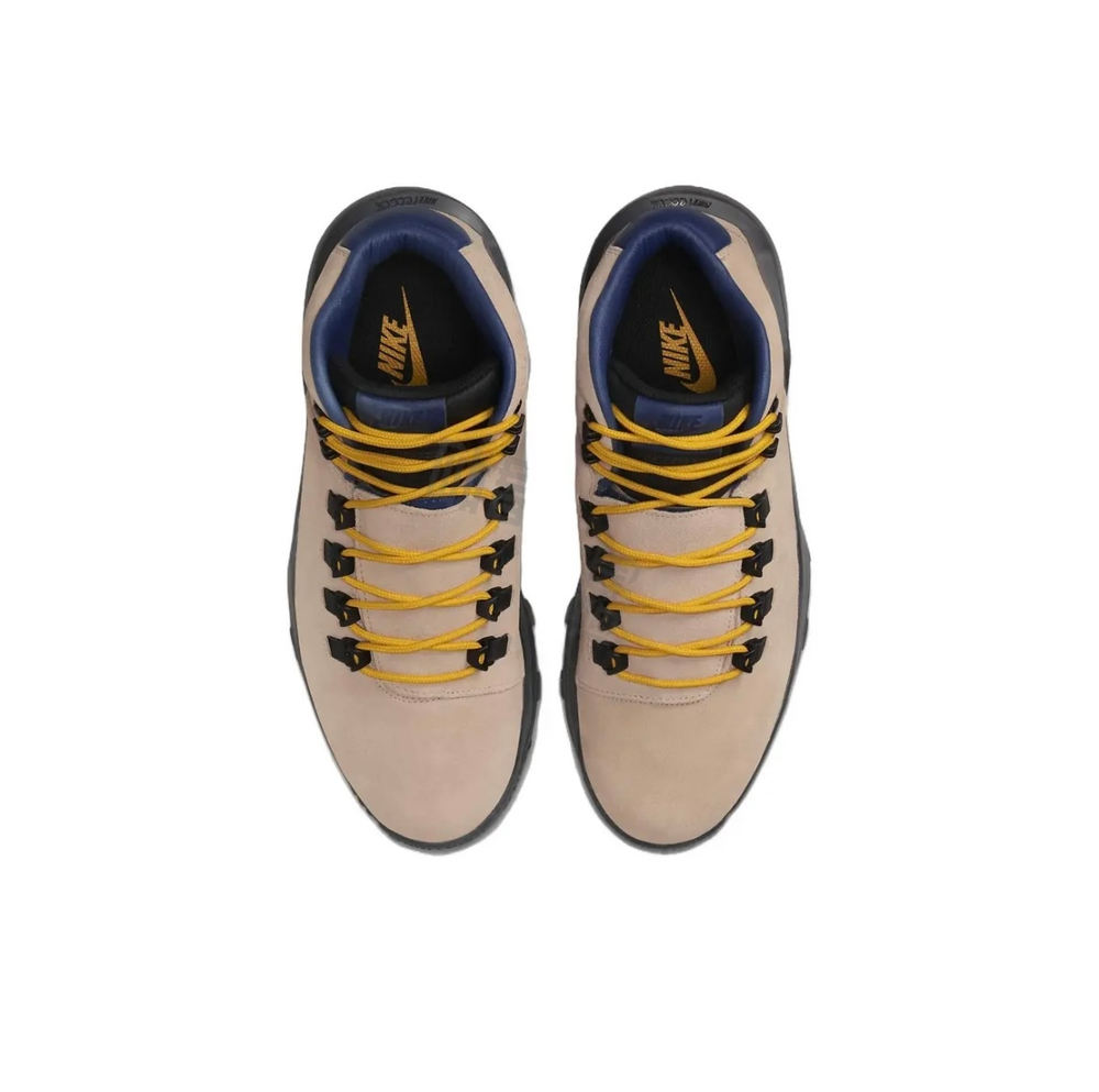 alt="Ботинки Nike Cygnal арт. FV4332-201 коричневый цвет с черными и синими акцентами вид спереди"