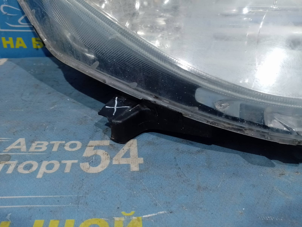 Фара передняя правая MITSUBISHI COLT 2002-2012