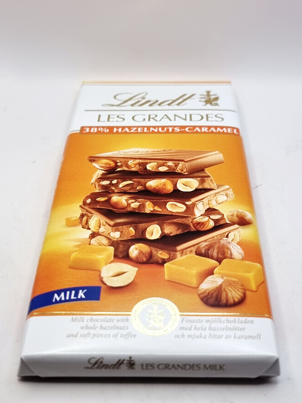 молочный шоколад Lindt LES GRANDES Milk Hazelnut & Caramel 38% с лесным орехом и карамелью, 150 г (Из Финляндии)
