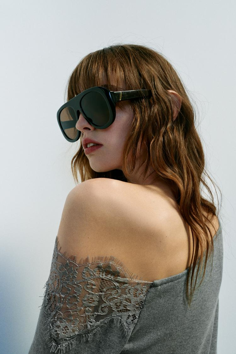 ZARA АСИММЕТРИЧНЫЙ ТОП С КРУЖЕВОМ, СЕРЫЙ МЕЛАНЖ
