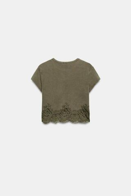 ZARA УКОРОЧЕННАЯ ФУТБОЛКА С КРУЖЕВОМ, ХАКИ