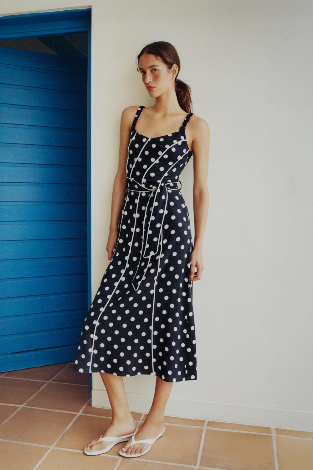 ПЛАТЬЕ МИДИ В ГОРОШЕК С ПОЯСОМ — ZARA