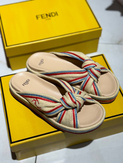 Шлепанцы Fendi