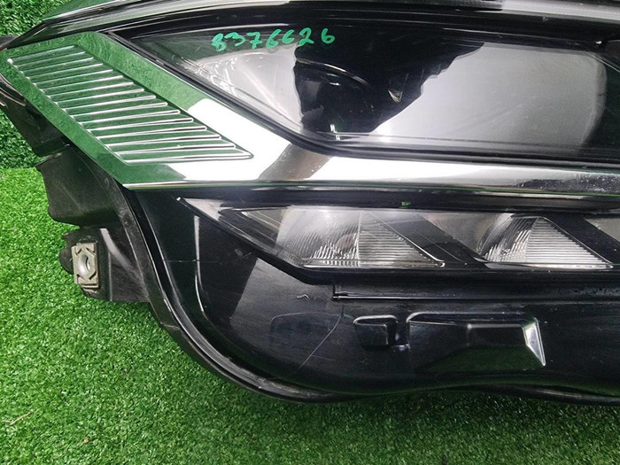 Фара правая VW Touareg 3 (2018-2023) LED