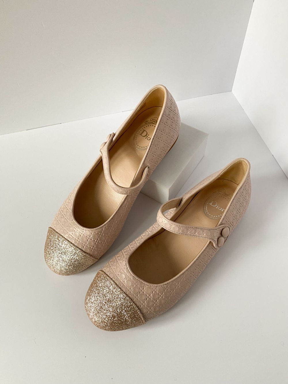 Новые кожаные туфли Dior, 33