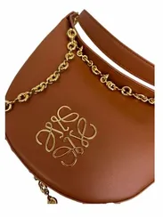 Сумка через плечо Loewe Luna Anagram с украшением коричневый