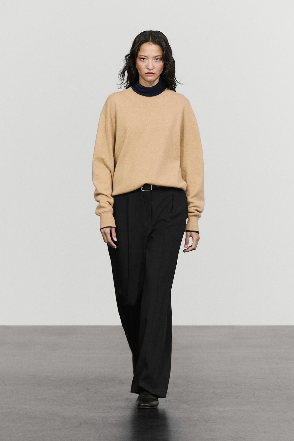 Massimo Dutti Свободные плиссированные брюки, черный