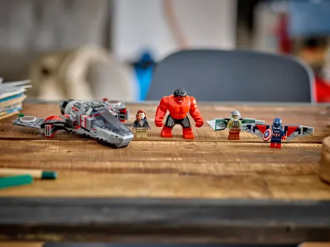 Конструктор LEGO Marvel 76292 Капитан Америка против: Битва Красного Халка