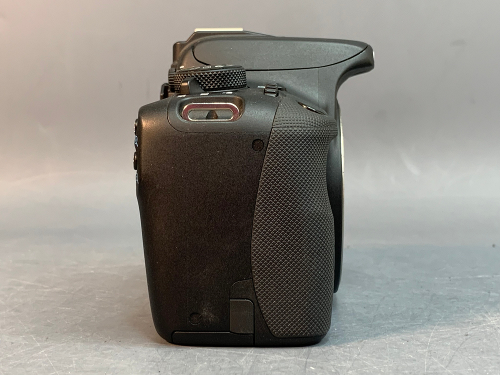 Canon EOS 100D Body 4.670 кадров