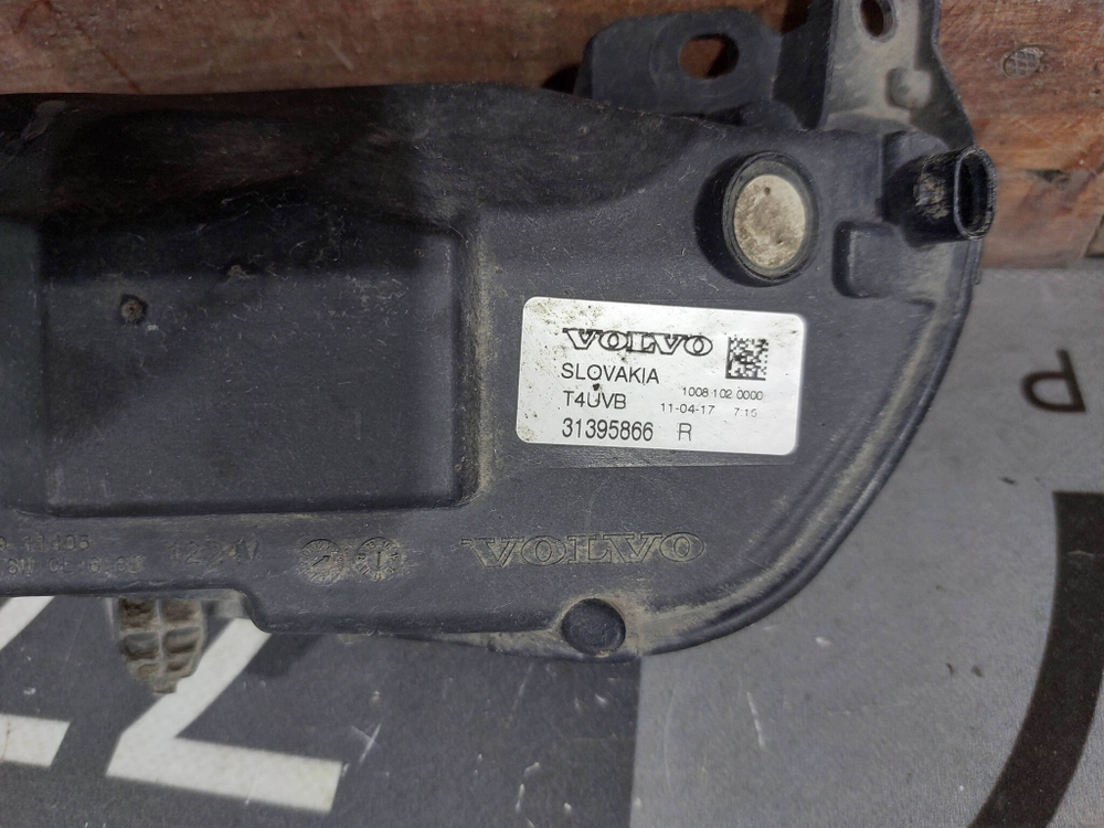 ПТФ передняя правая LED Volvo XC90 2 14-19 Б/У Оригинал 31395866