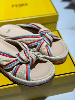 Шлепанцы Fendi