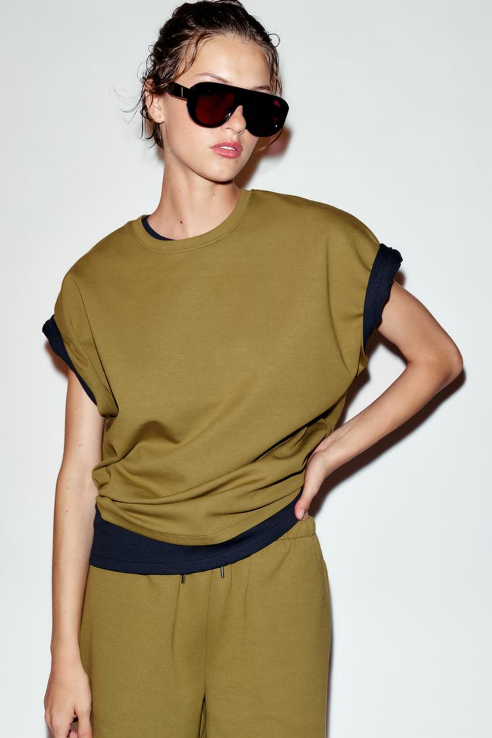 ZARA КОРОТКИЕ ШОРТЫ INTERLOCK, ОЛИВКОВЫЙ
