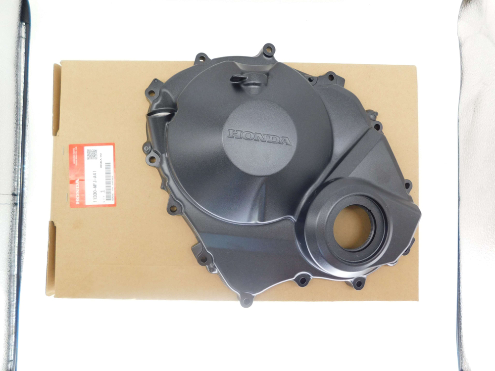 Крышка сцепления Honda CBR600RR 09-26 11330-MFJ-A41