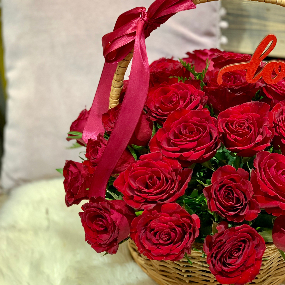 Корзина из 39 красных роз