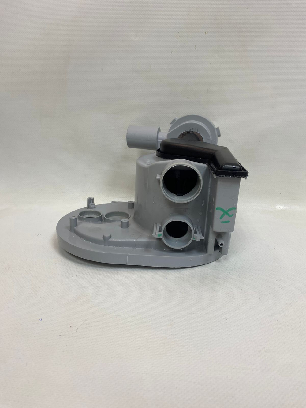 LFSA+2284ABK ктпч30 Чаша поддона для посудомоечных машин Ariston C00346456 б/у