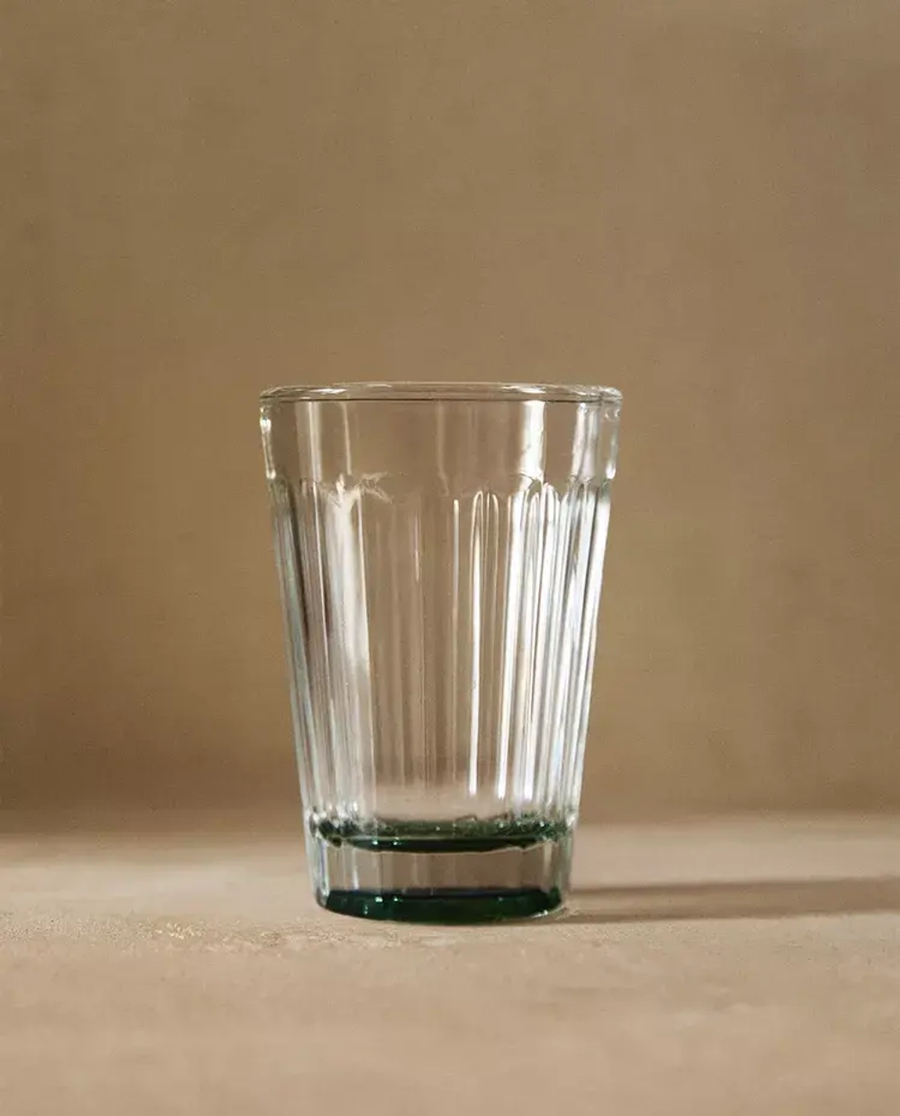 ZARA HOME СТАКАН ИЗ СТЕКЛА С РЕЛЬЕФНЫМ УЗОРОМ, ЗЕЛЕНЫЙ