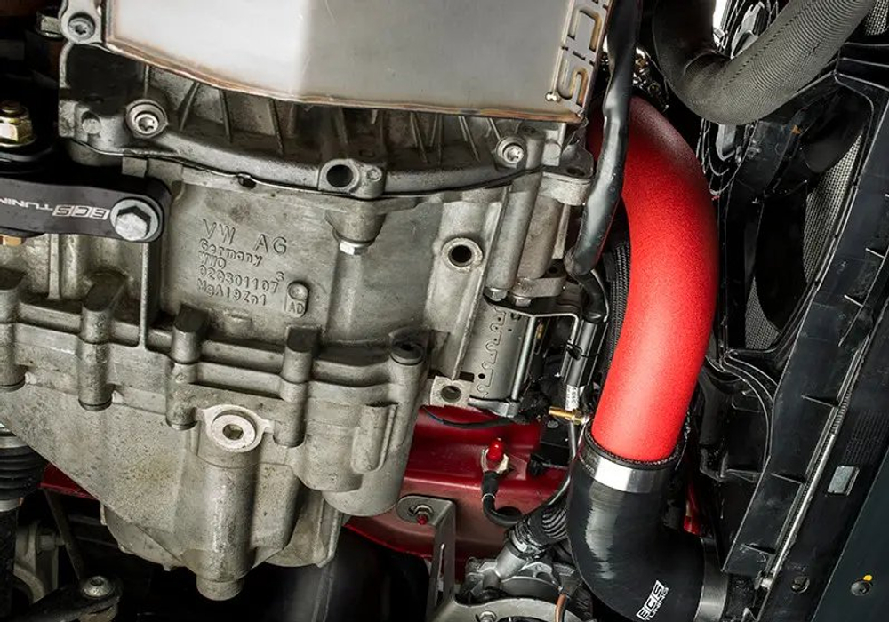Пайп кит ECS Tuning Volkswagen, Audi, Seat, Skoda, Cupra MQB Gen3/Gen4 1.8/2.0T High Flow Turbo Outlet Pipe Kit - Wrinkle Red