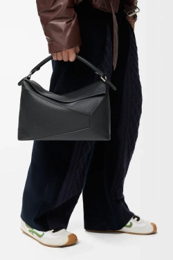 Loewe Большая сумка Puzzle Edge из зернистой телячьей кожи, черный