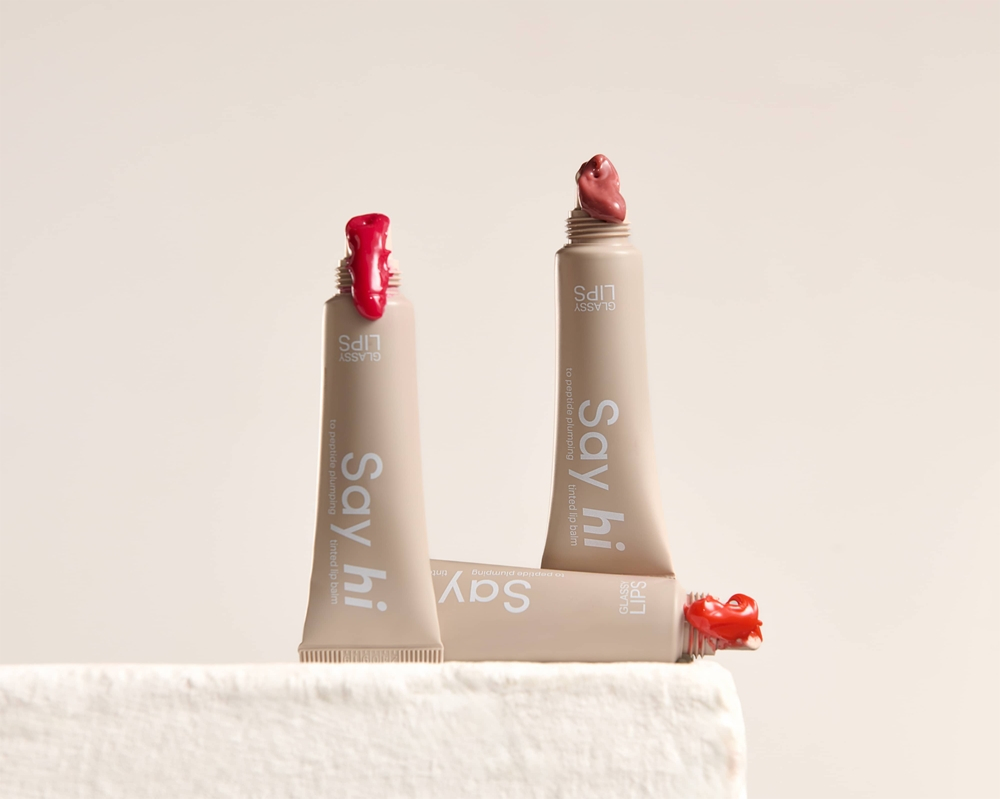 Say Hi Glassy Lips - Тонирующий бальзам для губ с пептидами оттенок Coral, 10 ml