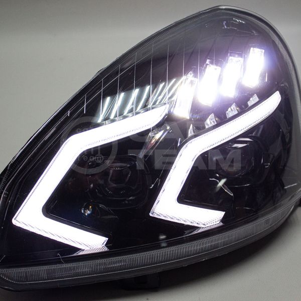 Фары Лада Приора передние в стиле Mercedes AMG с 4-мя Bi LED модулями и плавающими поворотниками, черная маска (Китай)