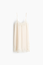 Атласное платье с кружевной лентой — Кремовый - H&M