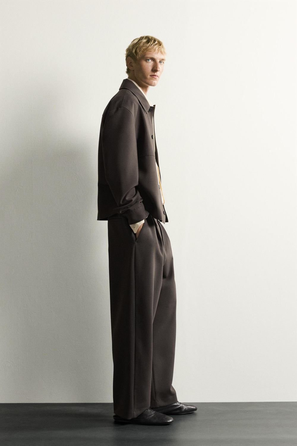 БРЮКИ RELAXED FIT СО СКЛАДКАМИ — ZARA · 8281/740