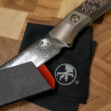 Нож кухонный Microtech Chef's Knife 3100B-16DLCLWCFPR, San Mai Damascus M390, Bronze Titanium / Livewire CF - рукоять G10 / титан, сталь - Damascus