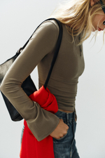 ФУТБОЛКА С ПУГОВИЦАМИ — ZARA