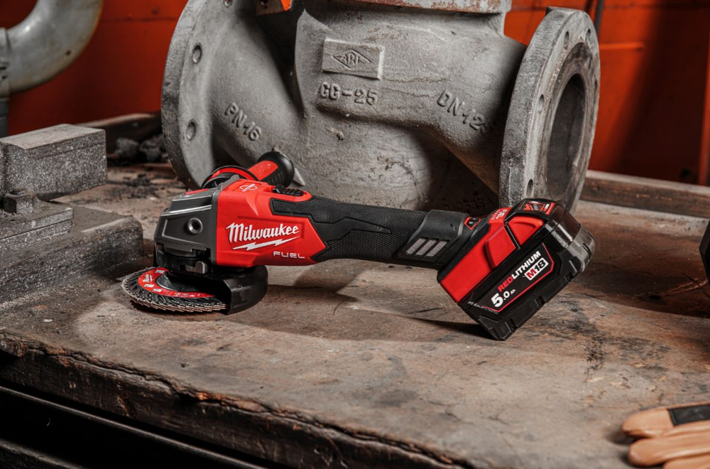 Аккумуляторная угловая шлифмашина Milwaukee M18 FSAGV125XB-0X FUEL 4933478436