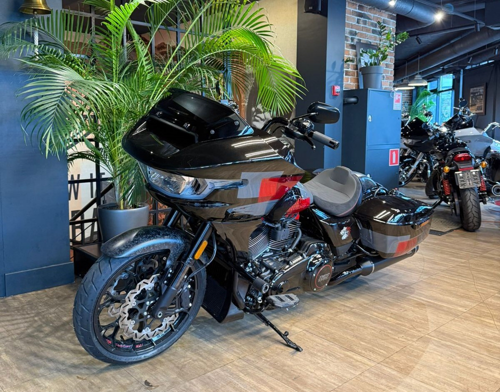 Harley-Davidson CVO Road Glide ST 121 (Hot Lap) 2025