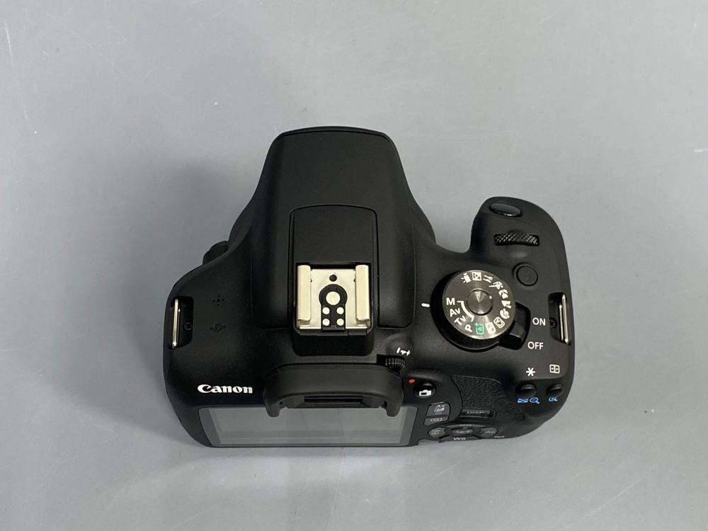 Canon EOS 2000D Kit 18-55mm 3.5-5.6 III 2.150 Кадров