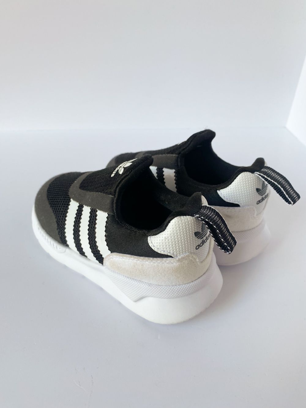 Новые кроссовки Adidas, 21