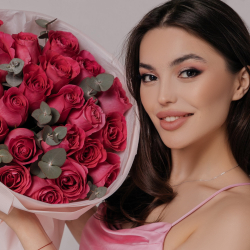 25 розовых роз