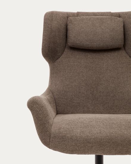 Вращающееся кресло Zalina с подлокотниками Испания La Forma цвет светло-коричневый