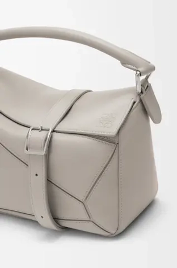 Loewe Маленькая сумка натуральной кожи, светло-серый